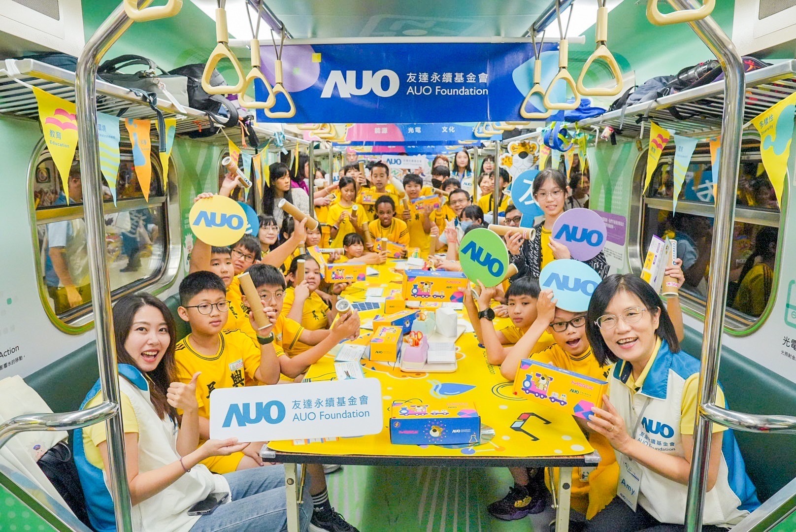 友達永續基金會響應國科會推動的「臺灣科普環島列車」正式啟航，透過「生活中的科學」車廂課程設計，展開為期6天巡迴全臺17個縣市、停靠32站的移動式科普之旅