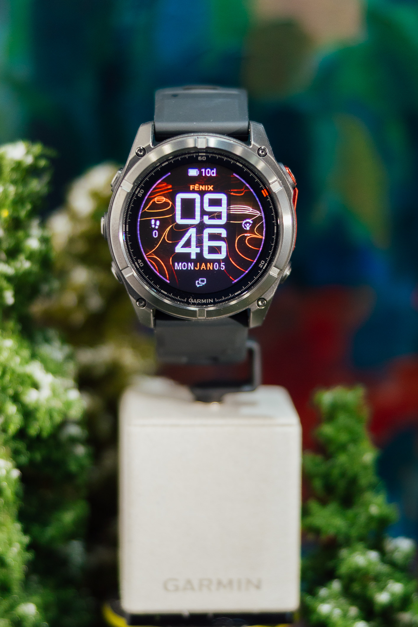 現場同步展出友達攜手Gamin推出的全球首款Micro LED智慧手錶&mdash;&mdash;fēnix 8 Pro MicroLED，具備超高亮度與細膩畫質，即使在強烈日照下亦能清晰顯示，滿足戶外運動及時尚生活的多元需求。