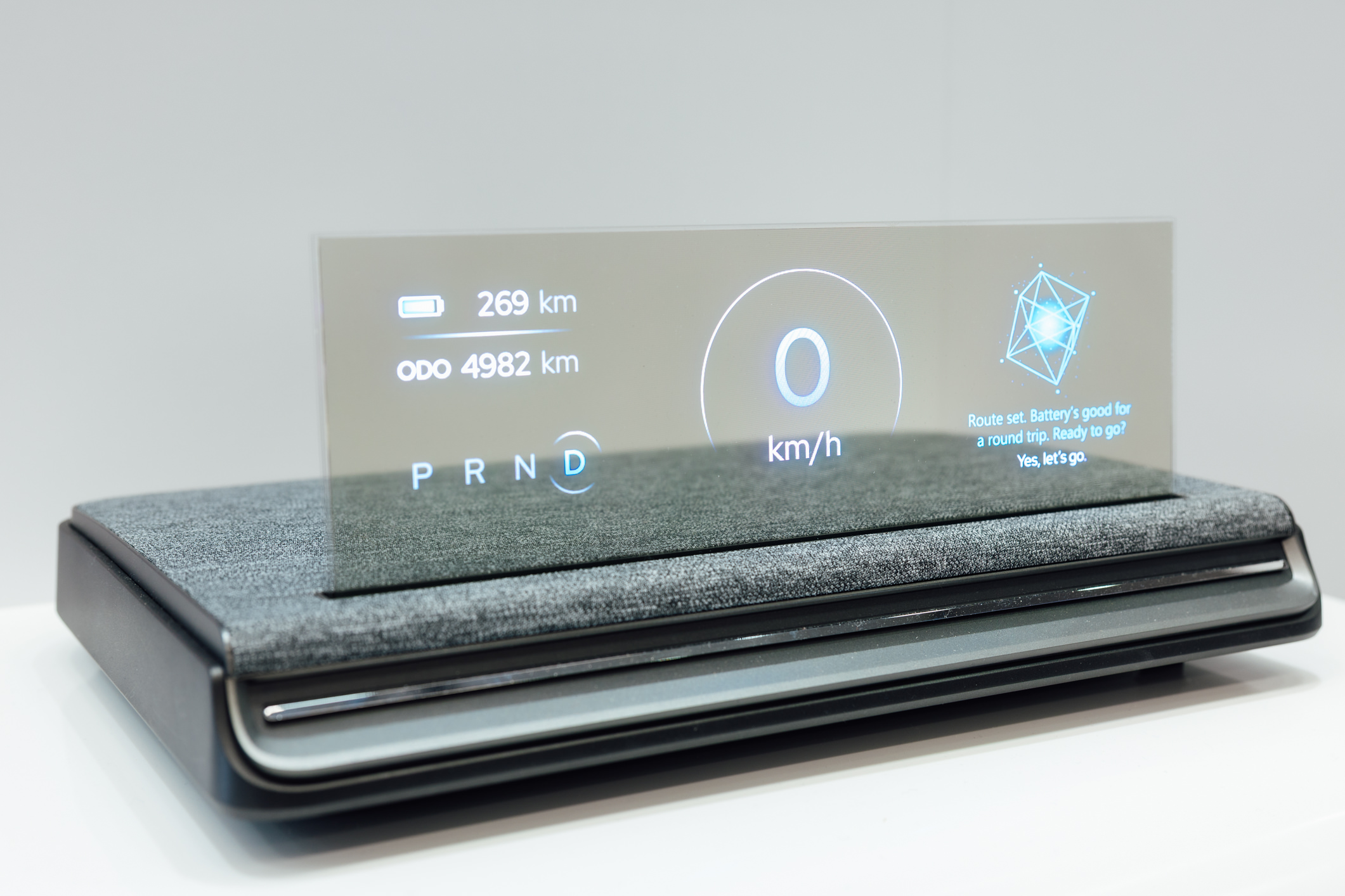 全球首款Aero Module透明Micro LED顯示器模組外觀輕盈通透，可與數位內容完美融合，提供動態顯示、先進控制、個人化沉浸感受。